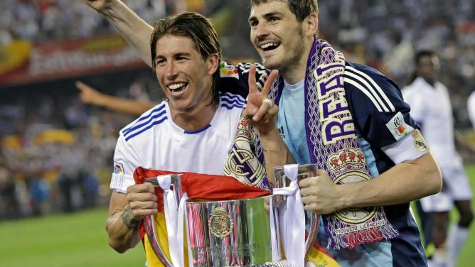 Casillas y Sergio Ramos, con uno de los muchos títulos que ganaron juntos