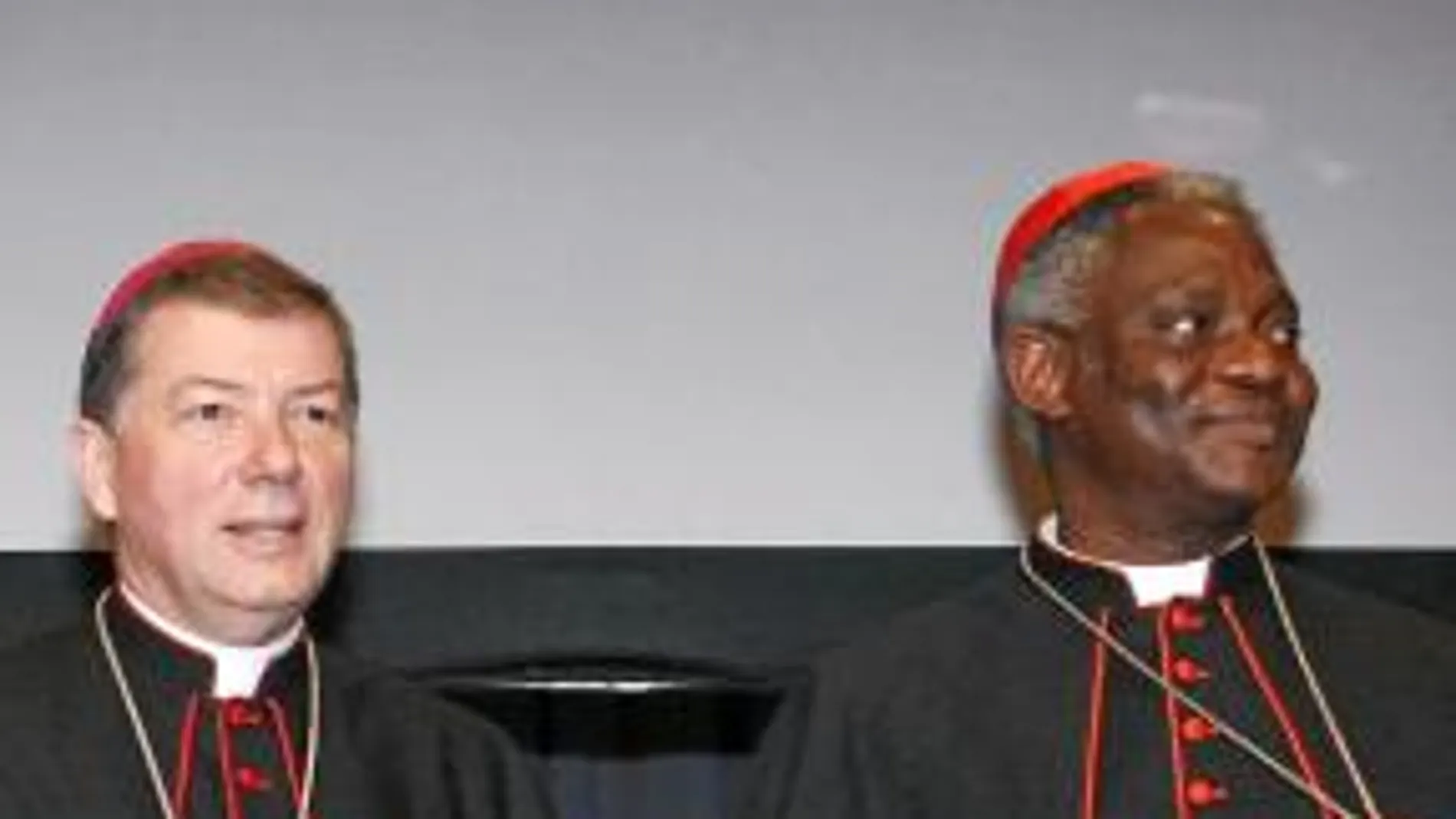 Juan Antonio Martínez Camino con el cardenal Peter Turkson