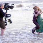 El ayudante de fotografía del cineasta rueda una escena con Jessica Chastain