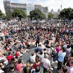 En la imagen, una asamblea de los indignados en la plaza de Catalunya