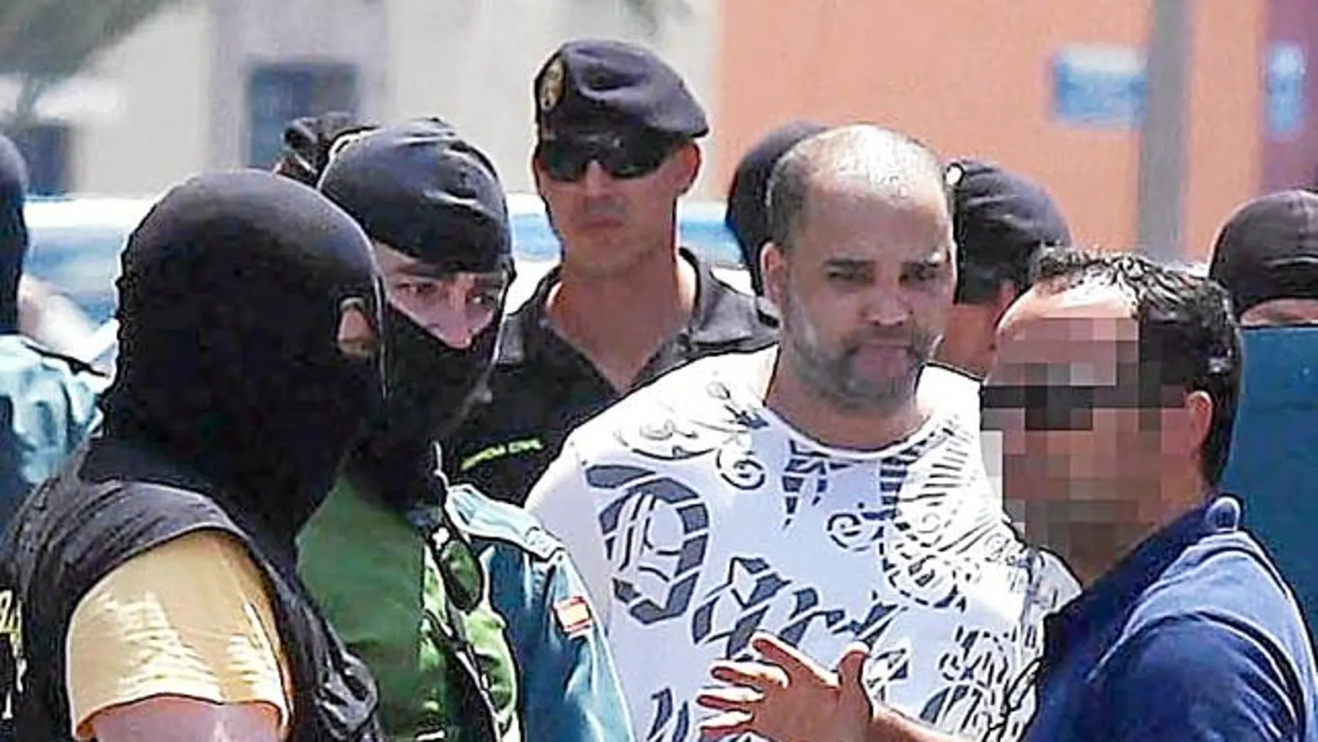 Momento de la detención de Abdelllatif Aoulad Chiba, el pasado miércoles, en la localidad gaditana de La Línea de la Concepción