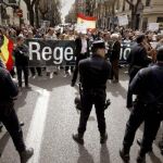 Un grupo de manifestantes pide en Ferraz la dimisión de Zapatero