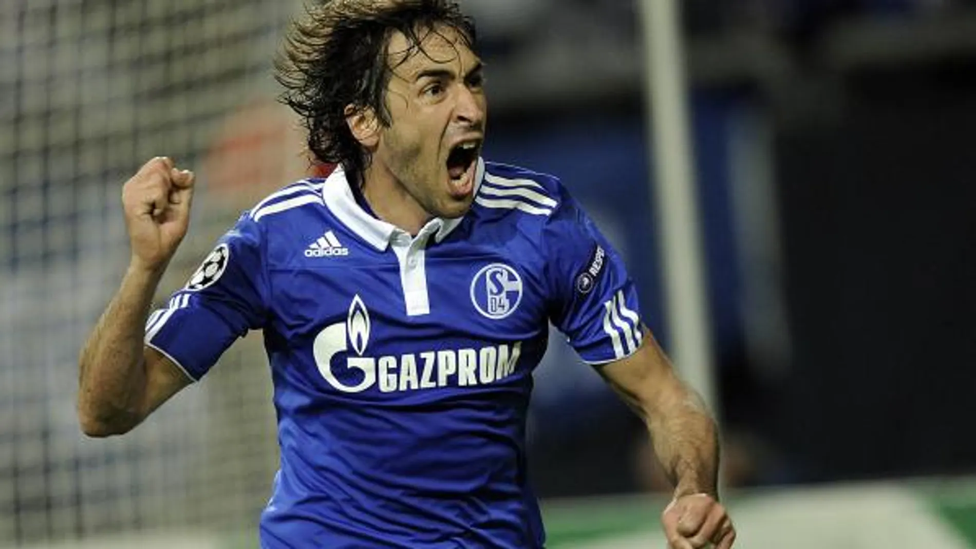 Raúl tumba al campeón y mete a Schalke en semifinales (2-1)