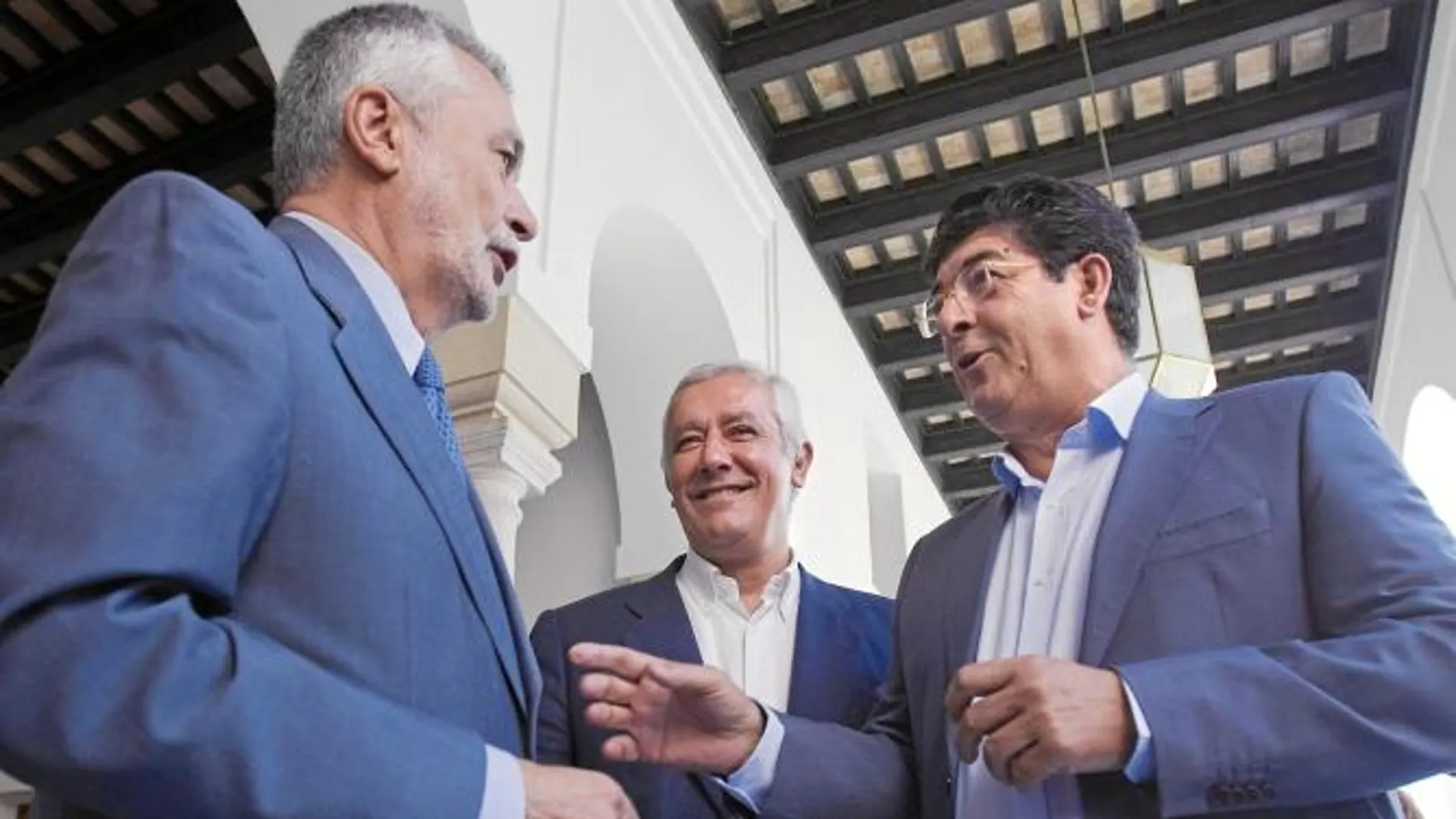Griñán, Arenas y Valderas, en un reciente acto en el Parlamento de Andalucía, pugnarán, previsiblemente, por la presidencia de la Junta de Andalucía