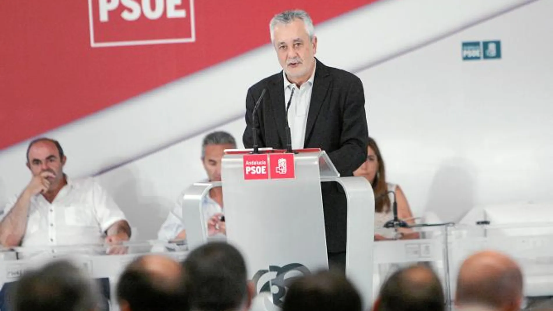 El secretario general del PSOE-A y presidente de la Junta, José Antonio Griñán, intervino en el Comité Director del partido, que se reunió en Sevilla