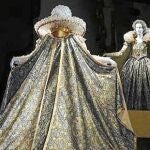 La exposición recoge 30 piezas únicas de reproducciones de valiosos trajes del Renacimiento italiano