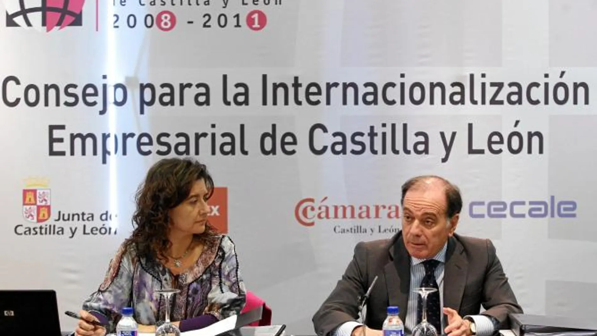 El consejero y la viceconsejera de Economía, Tomás Villanueva y Begoña Hernández, respectivamente