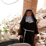 La madre Isabel Teresa muestra el estado en el que ha quedado el convento