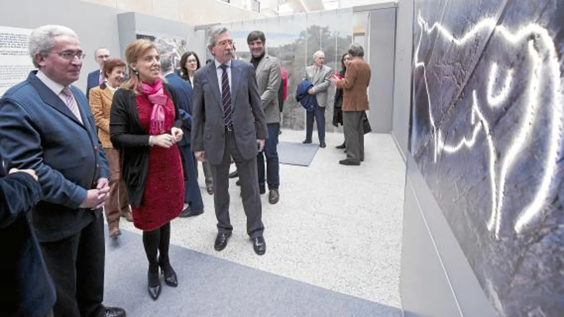 María José Salgueiro y Juan Carlos Aparicio visitan la exposición en el Museo de la Evolución Humana