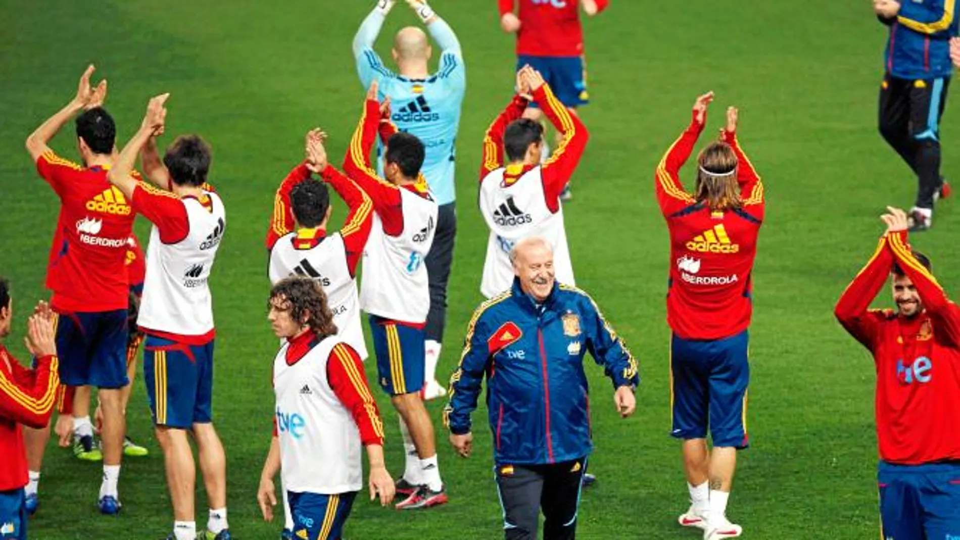 «La Roja» de azul cielo