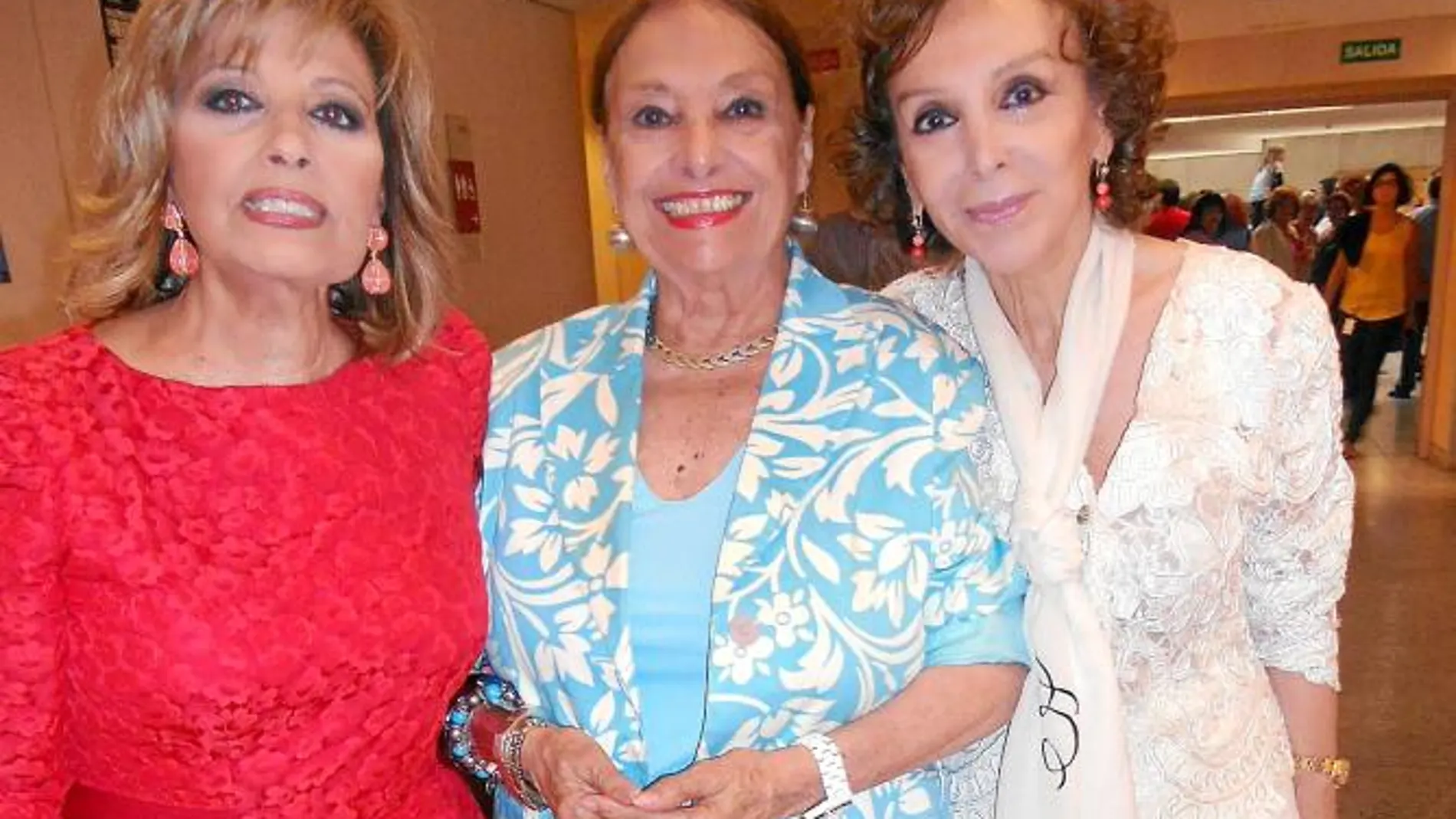 De izda. a dcha., María Teresa, Nati Mistral y Esperanza Roy