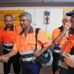 El alcalde supervisó ayer la labor de los operarios de Lipasam en varias zonas de la capital