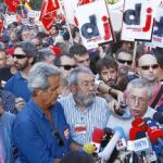 Los líderes sindicales Toxo y Méndez atienden a los medios durante la manifestación