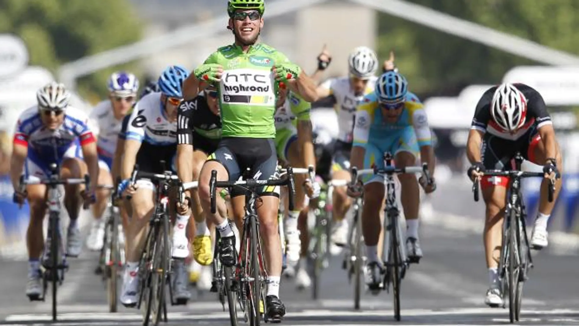 Cavendish celebra la victoria en la última etapa