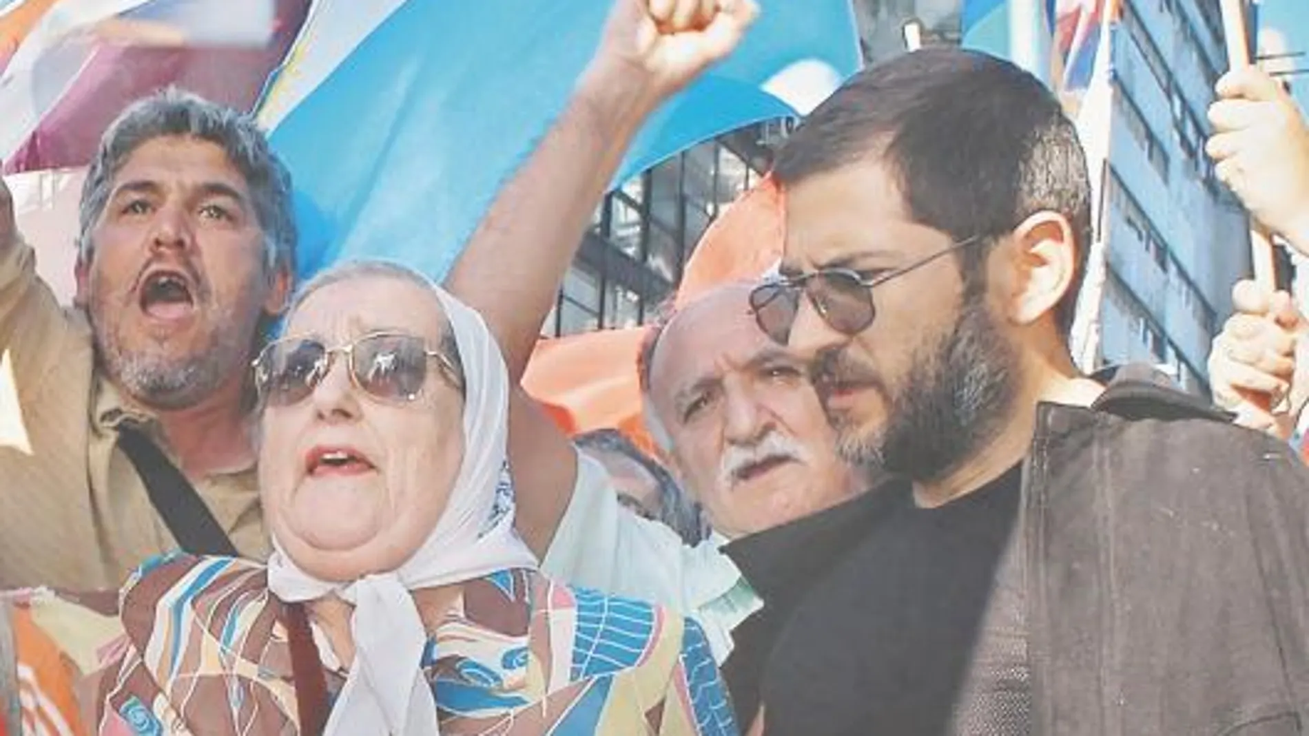 Hebe de Bonafini, de la organización Madres de Plaza de Mayo de Argentina, junto a Sergio Schoklende