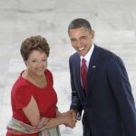 La presidente brasileña, Dilma Rousseff, recibe el presidente de Estados Unidos, Barack Obama, hoy en el Palacio del Planalto en Brasilia