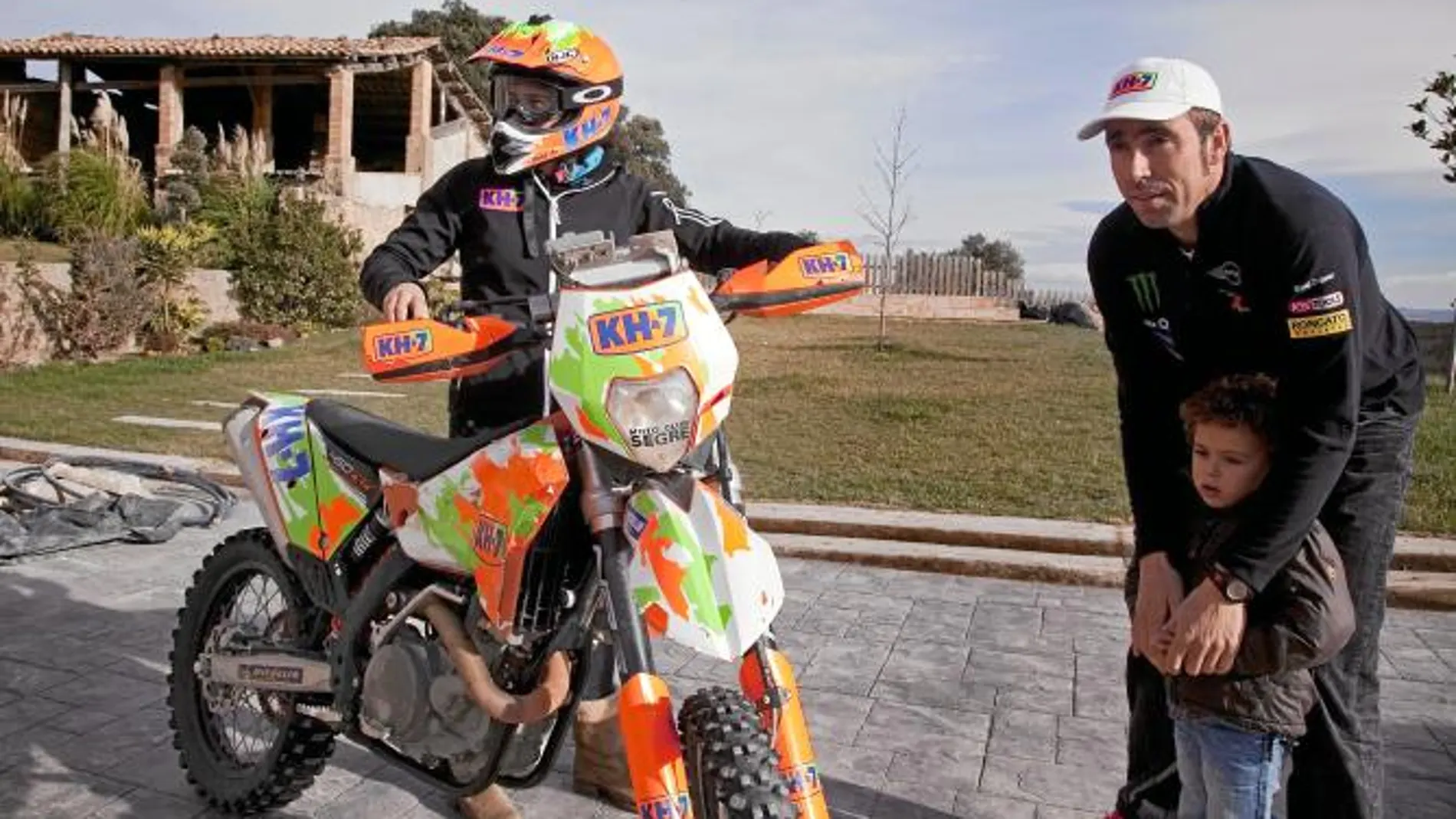 Nani ya ha ganado el Dakar en motos y es uno de los pilotos más experimentados del raid más duro del mundo. Rosa debutó en la carrera en 2006. Su única participación llegó cuando la prueba discurría por las dunas africanas.