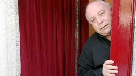 J M Amilibia: «Los advenedizos son más fanáticos que los monárquicos»