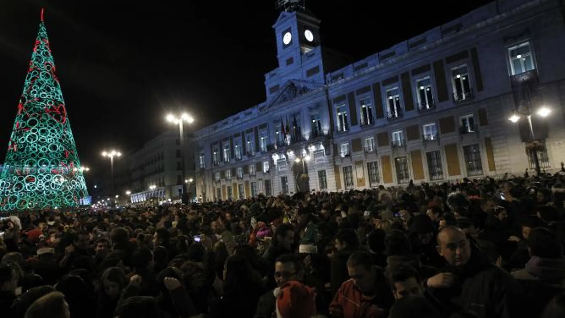 Una imagen de archivo en las tradicionales campanadas que se celebran en la Puerta del Sol