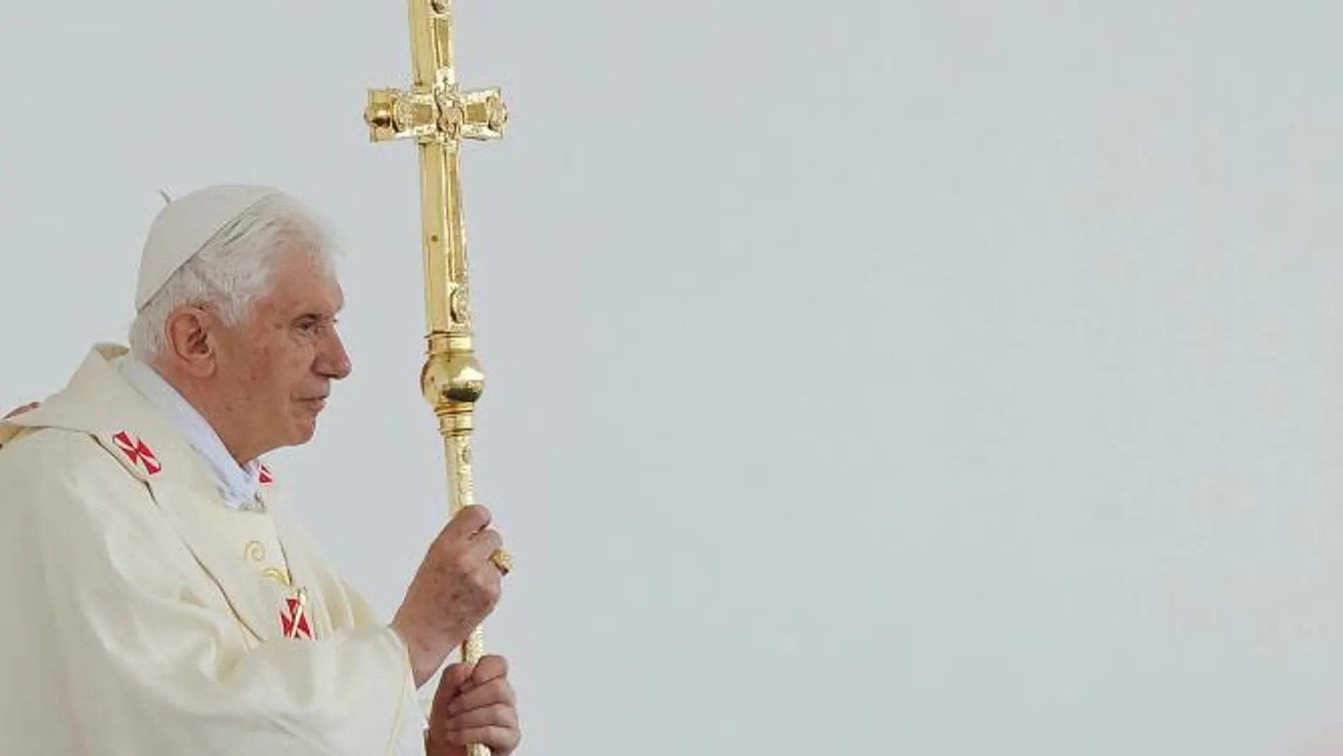 El papa Benedicto XVI oficia una misa multitudinaria en el hipódromo de Zagreg