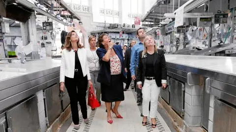 La alcaldesa de Valencia, la delegada del Gobierno y la concejala de Comercio visitaron las obras del Mercado