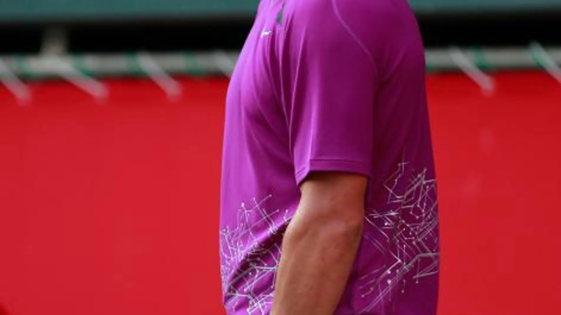 RAFA NADAL se lamenta tras perder un punto en la final de Tokio