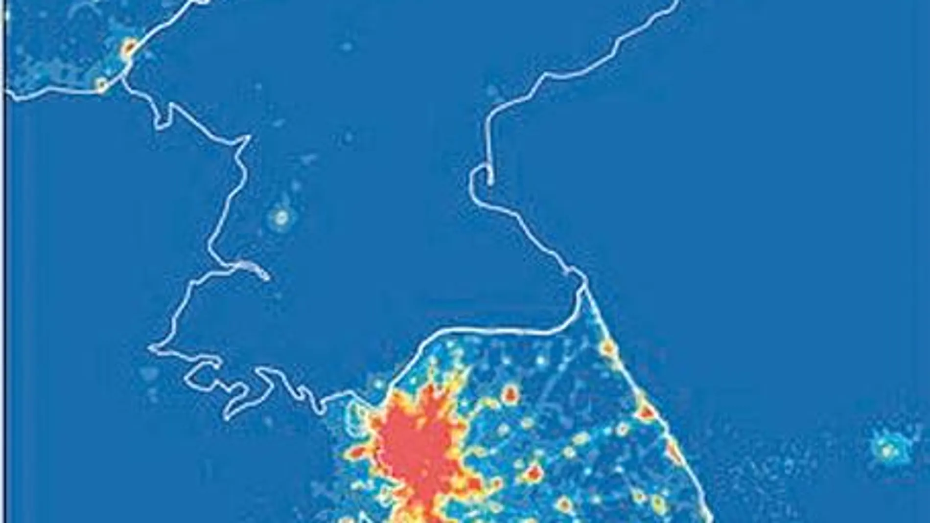Las imágenes por satélite reflejan las grandes diferencias por la noche entre Corea del Norte y del Sur. En el norte no hay luces, sólo oscuridad