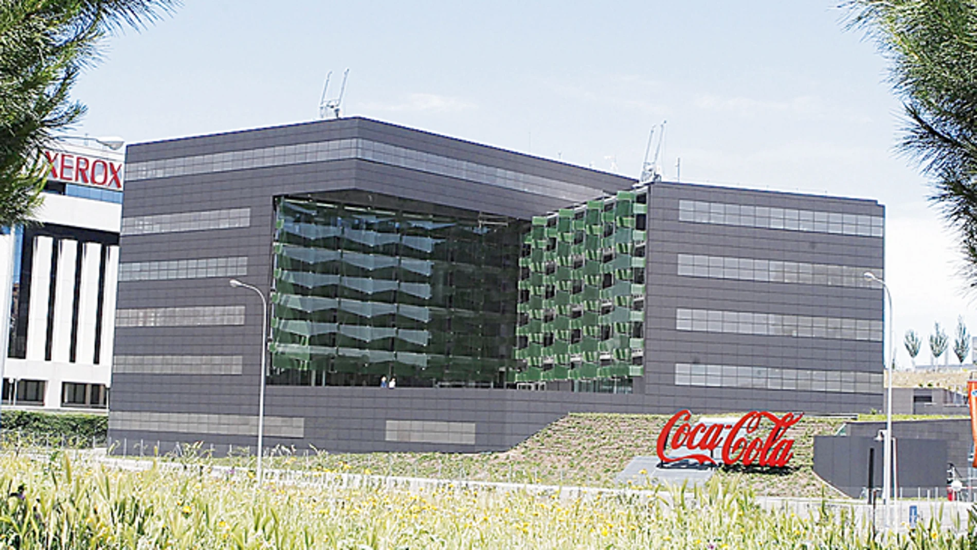 Coca cola levanta un edificio con «forro solar»