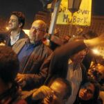 PRESIÓN. El Baradei se unió a los manifestantes para pedir el fin del régimen