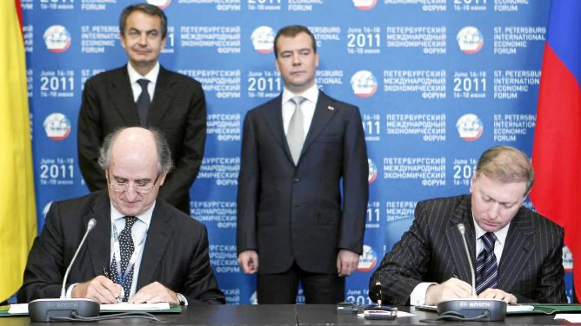 Antonio Brufau y Musá Bazáev, propietario de Alliance, firmaron en Moscú el acuerdo