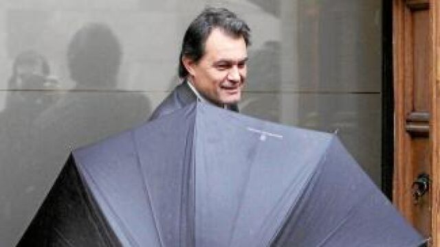 Artur Mas presidió ayer, en un día de lluvia, la reunión del gobierno catalán