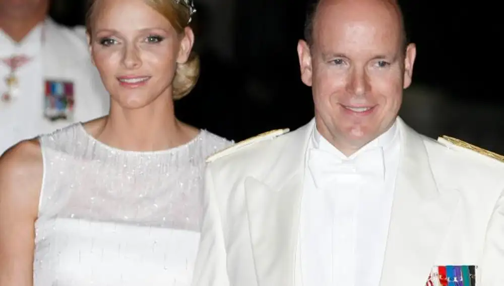La princesa Charlène y su esposo, Alberto en una gala celebrada en Mónaco