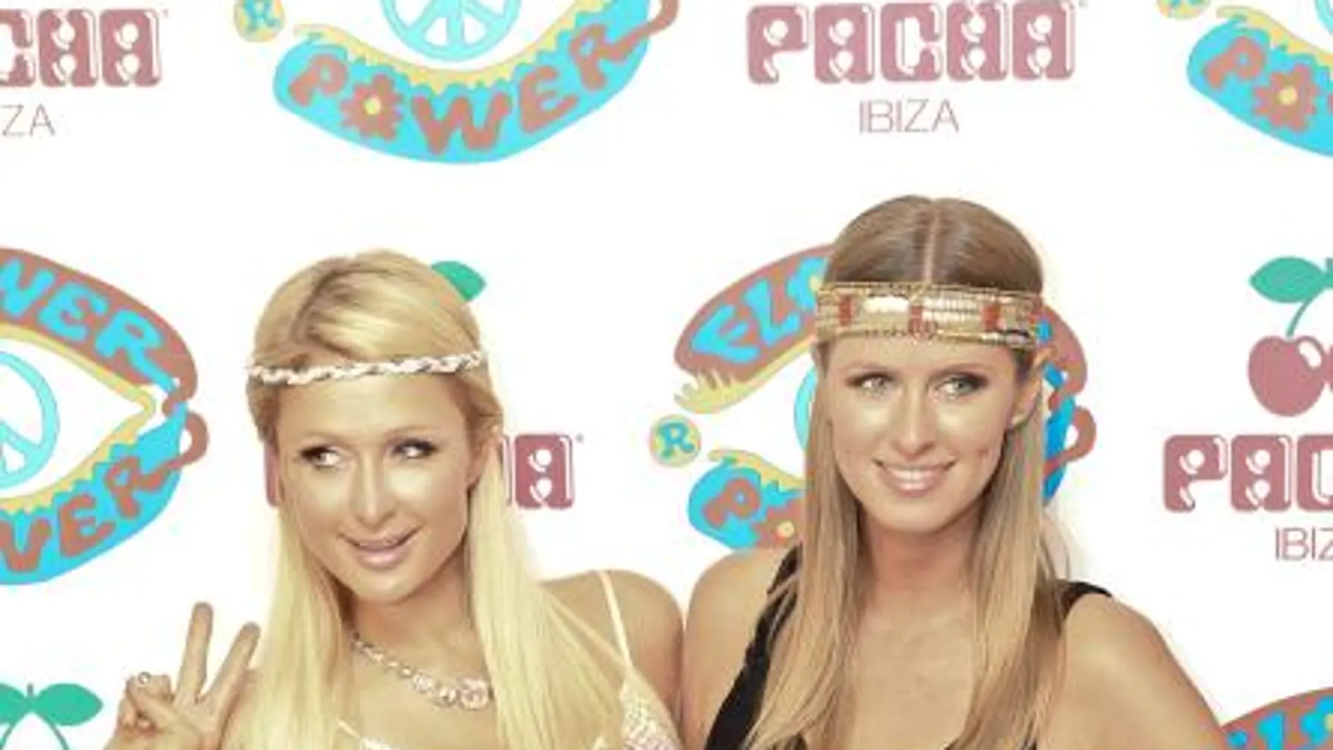 Paris y Nicky Hilton en la fiesta FlowerPower en Ibiza