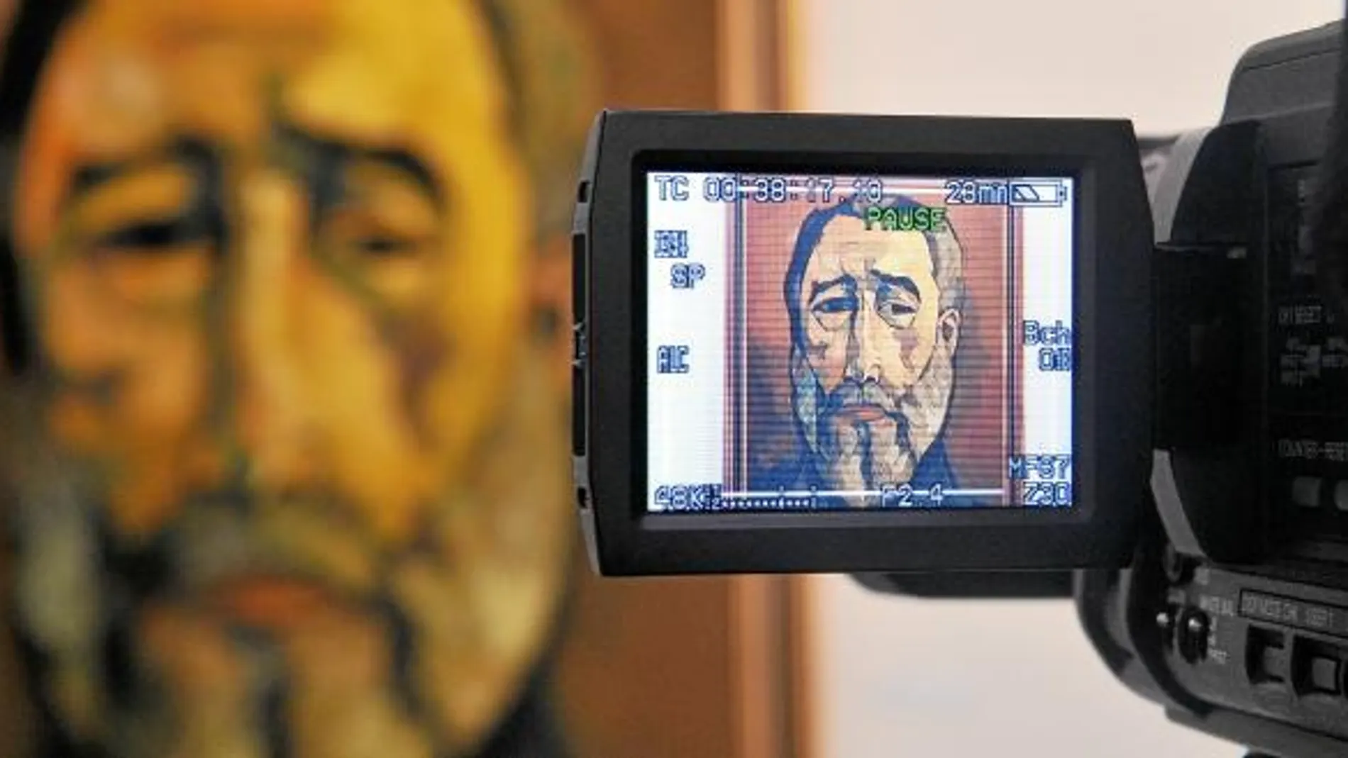 Una cámara filma, ayer en La Habana, un retrato de Castro, del pintor ecuatoriano Oswaldo Guayasamin