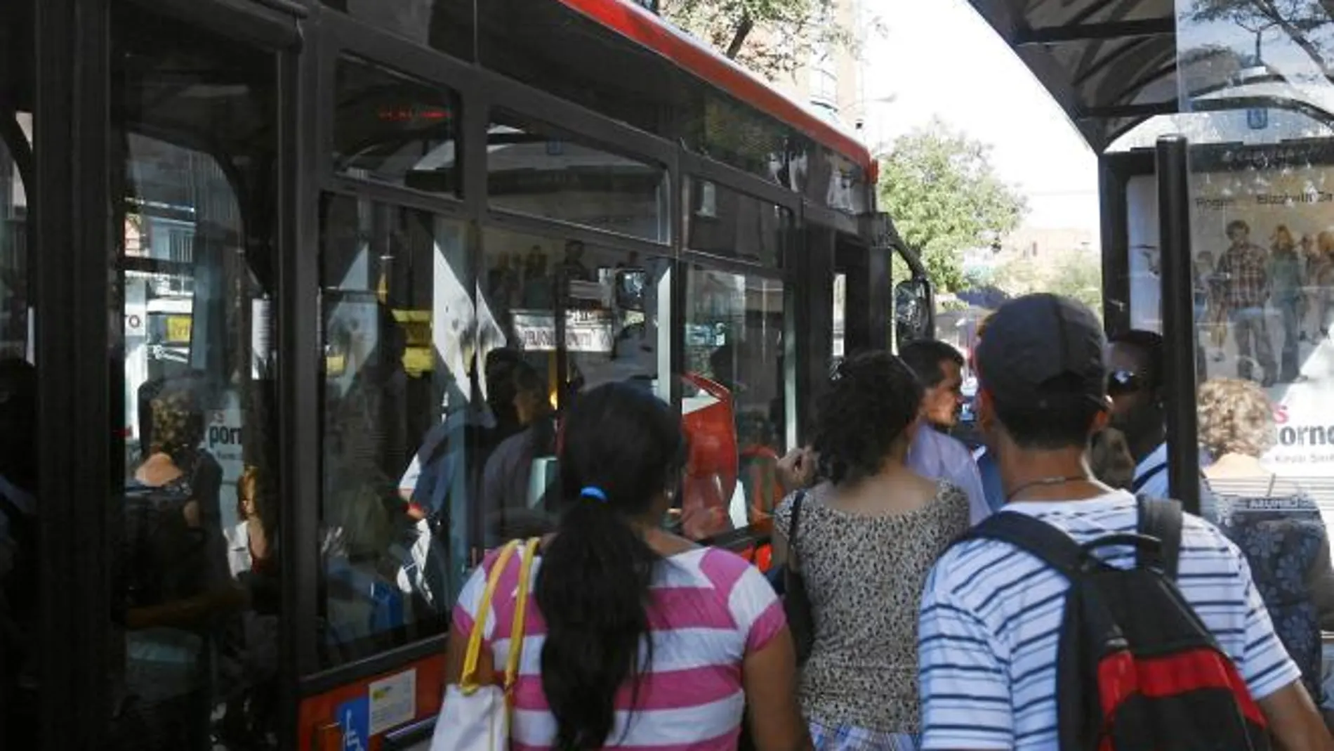 El billete sencillo del transporte público madrileño se convierte con esta subida en el más caro de España