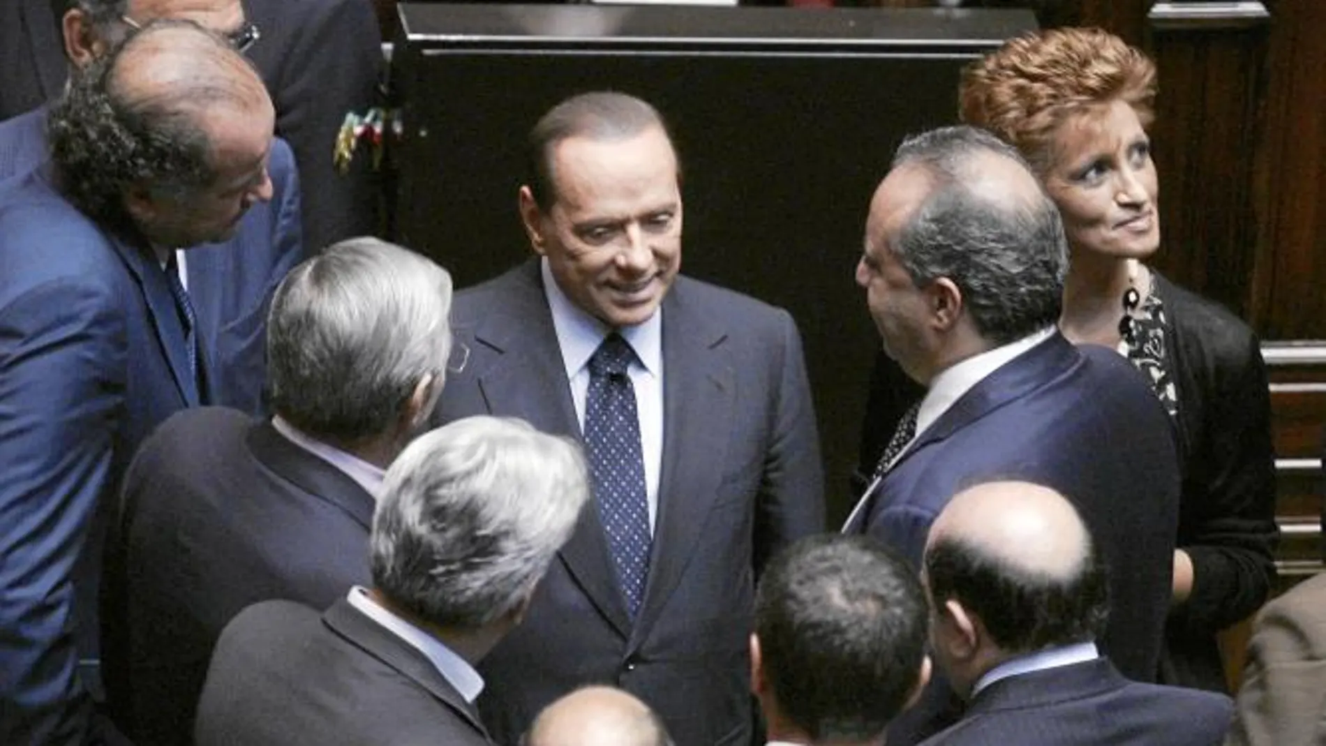 Berlusconi aprobó ayer el ajuste, el mismo día en que el Banco de Italia dijo que la deuda pública italiana marcó un récord en julio, con 1,911 billones de euros