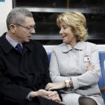 Esperanza Aguirre, junto al alcalde de Madrid, Alberto Ruiz-Gallardón, que inauguró hoy el nuevo tramo de la línea 2 de Metro