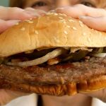 La hamburguesa es la comida rápida favorita de los españoles