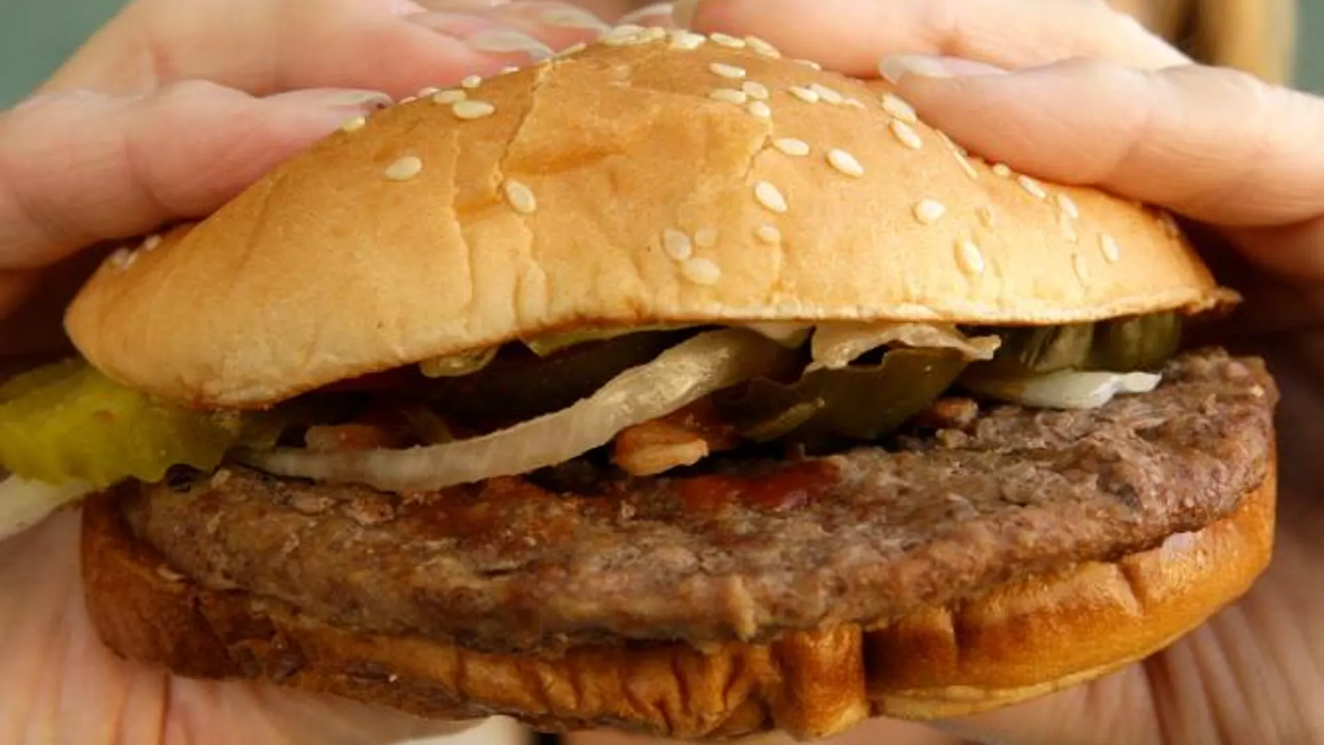 La hamburguesa es la comida rápida favorita de los españoles