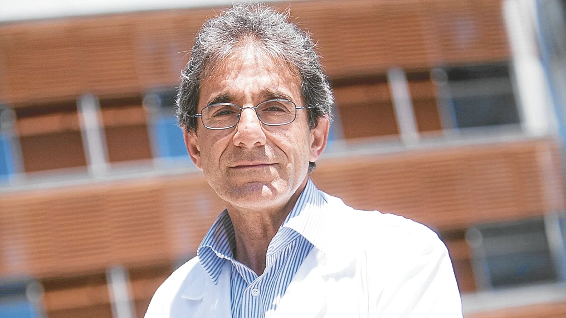 Dr. Lluís Vila: «El hipotiroidismo mal controlado puede ser causa de infertilidad»