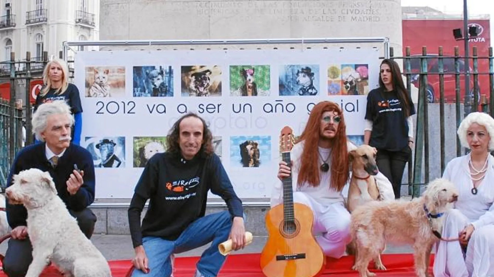 En el calendario, que retrata a genios del siglo XX, están personajes como Dalí, Einstein, Lennon o Marilyn Monroe