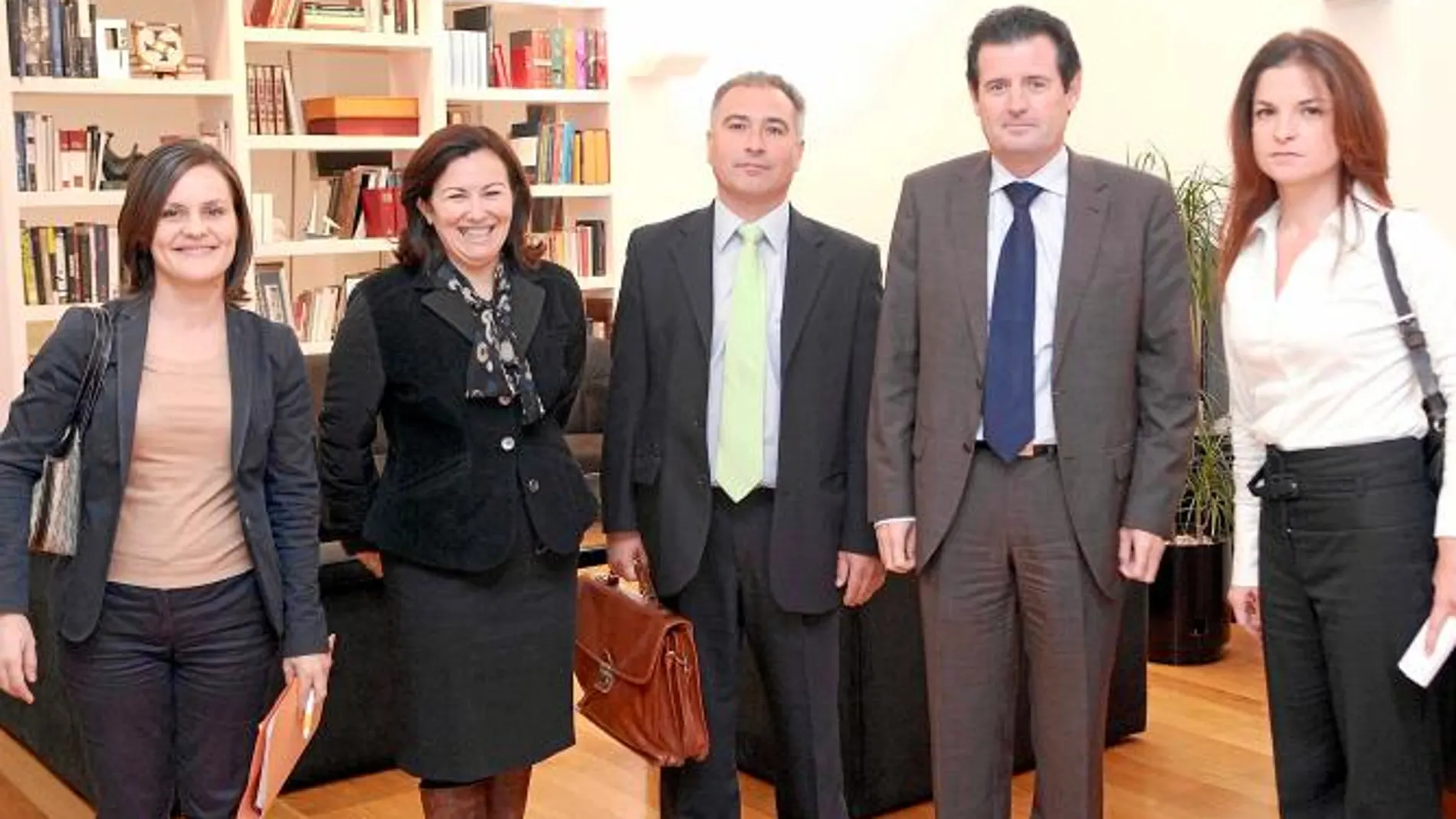 Císcar y Hernández con los representantes de Placema