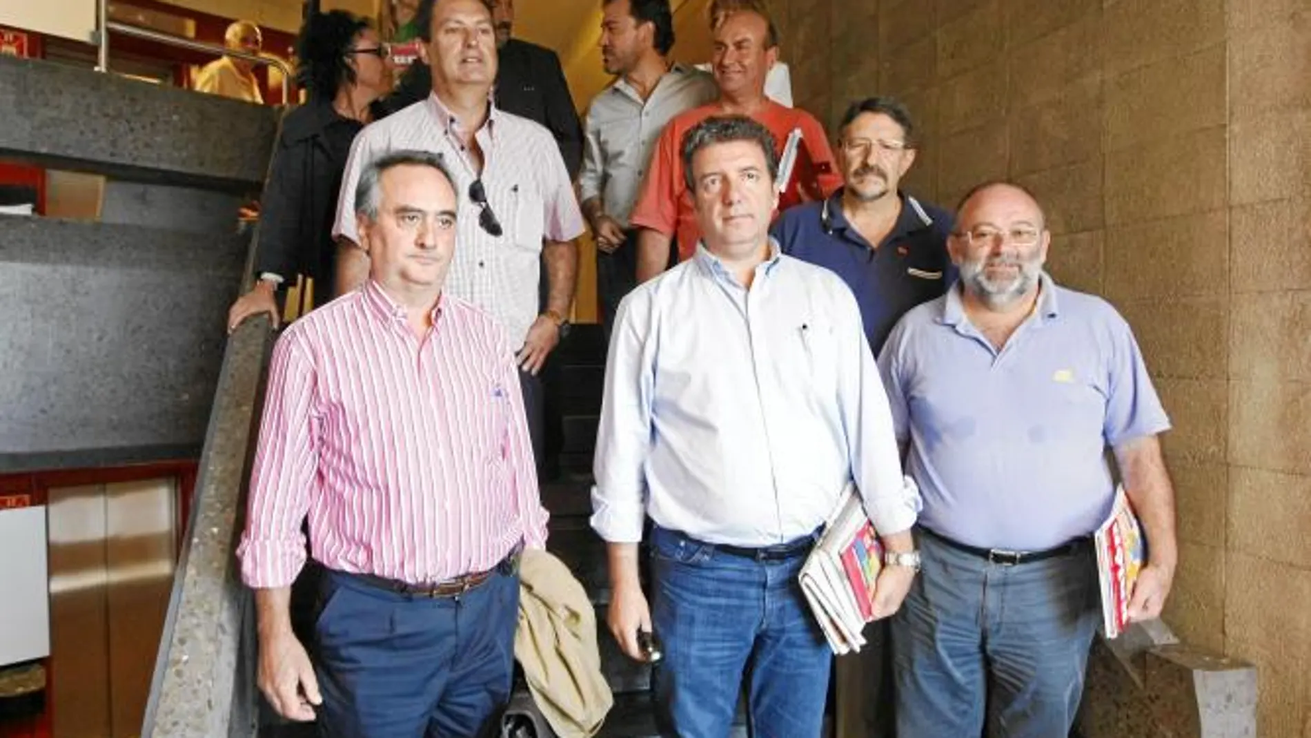 Los representantes sindicales tras anunciar que el próximo 14 de septiembre el curso no empezará con normalidad