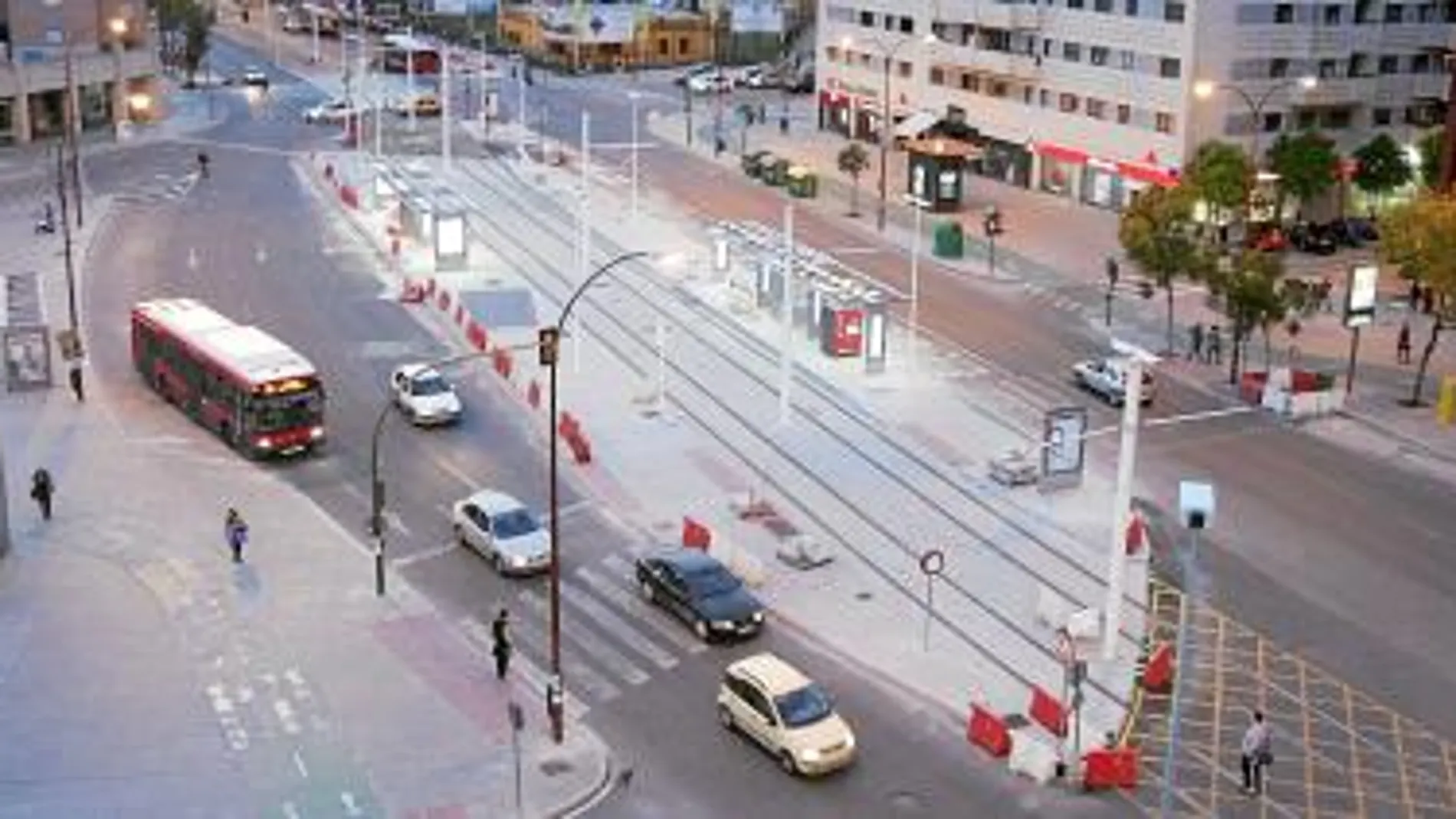 Las obras de la ampliación tranviaria y el intercambiador de San Bernardo continuarán esta semana, pero ambos recursos no entrarán en servicio hasta antes de la Semana de Santa