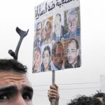 Manifestantes protestan contra el llamado «clan de los fesíes»