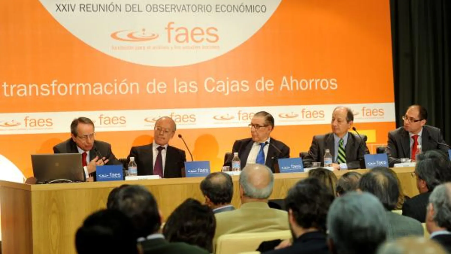 Expertos coinciden en que el número de cajas debería reducirse aún más