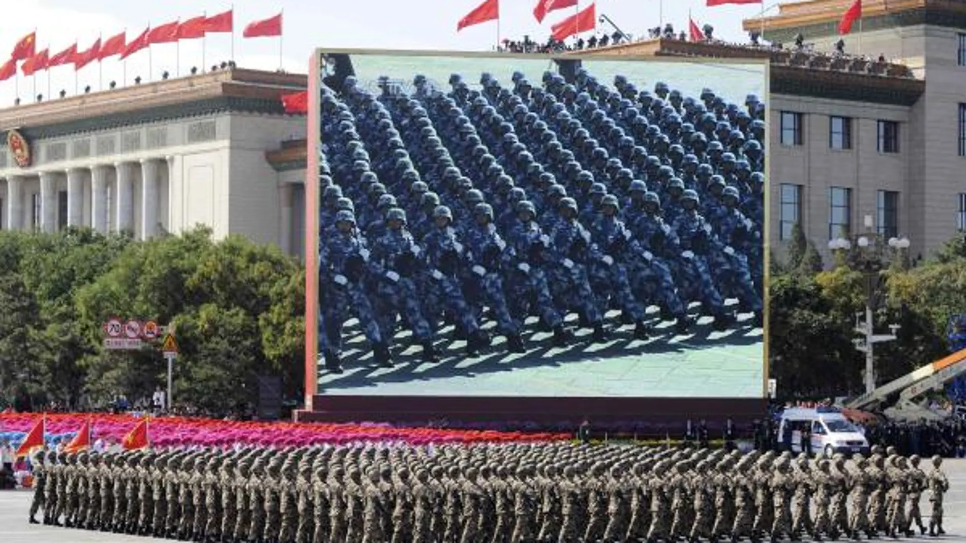 Tropas de las Fuerzas Especiales desfilan en una parada militar con motivo del Día Nacional en Pekín