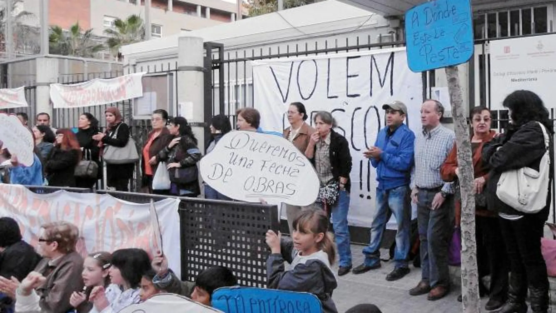 Imagen de una protesta de las familias del centro en octubre de 2010
