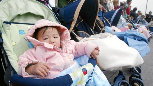 Cincuenta menores de origen vietnamita fueron adoptados por familias valencianas, pese a que lo solicitaron 252