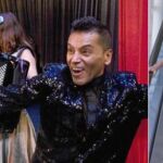 En primer término, el actor Jaime Lema, que protagoniza el montaje, junto a los bailarines, músicos y artistas circenses. Derecha, el dramaturgo, traductor y director escénico Sergi Belbel es el director artístico del teatro de la Generalitat desde 2006